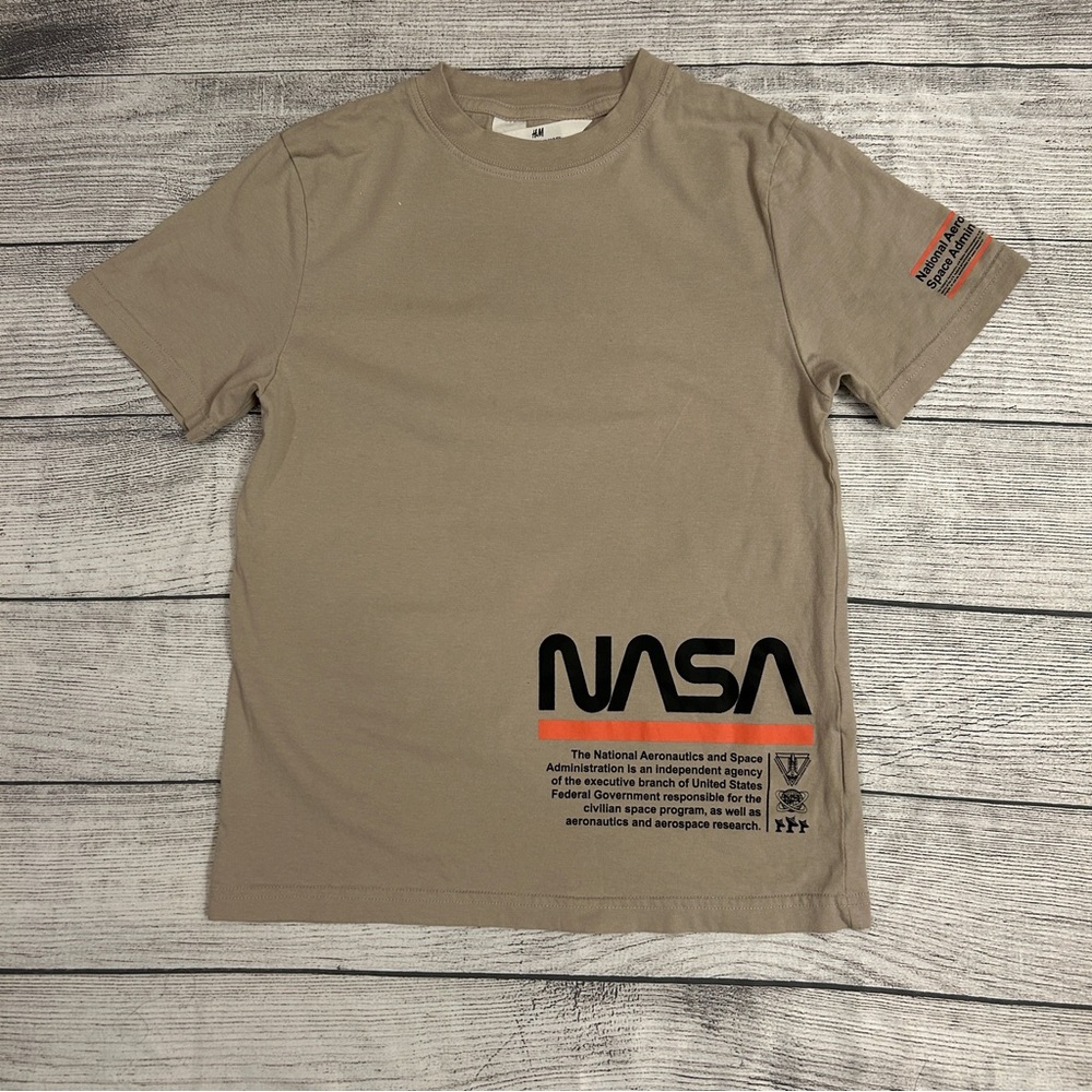 H&M short sleeve shirt size 8/10 boys